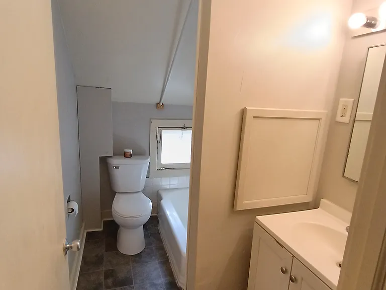 721 E 13th St #4 — Photo 10