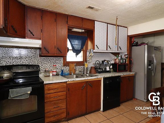 4th image of 312 Washington St