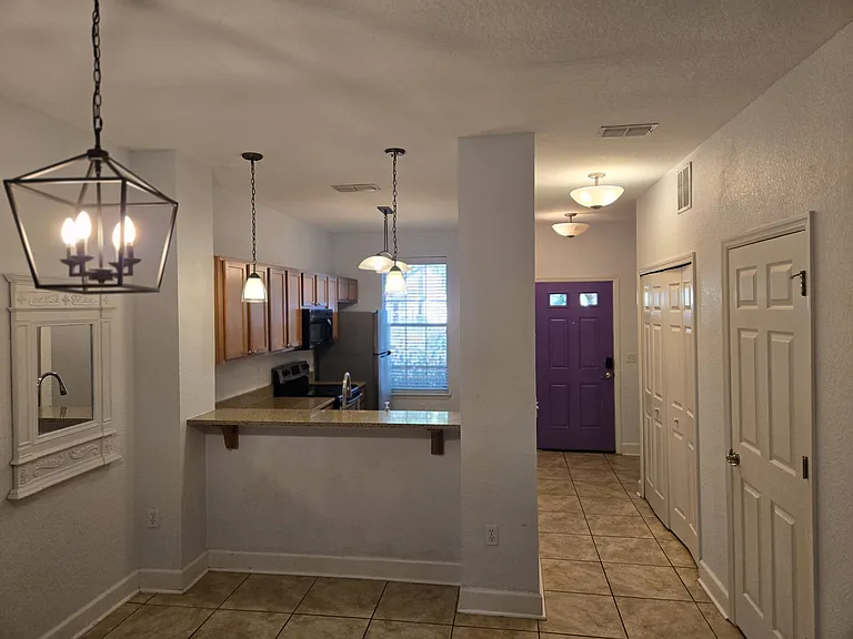 2508 SW 35th Pl — Photo 6