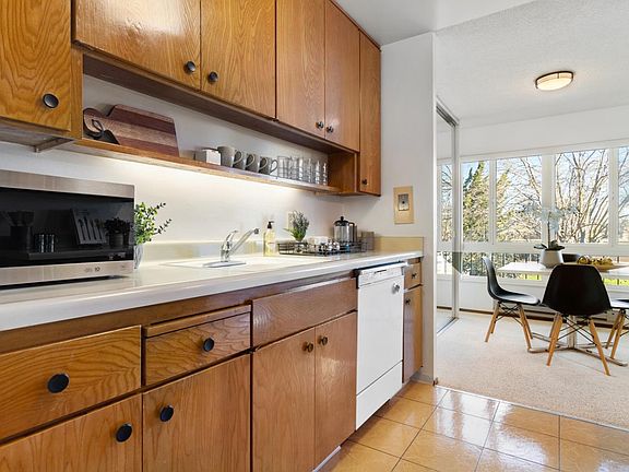 5th image of 801 N Humboldt St APT 205