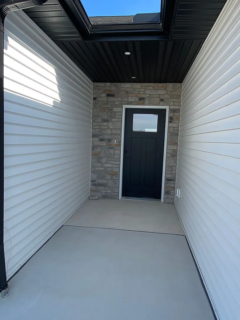 3 bedroom 2 bath newly built duplex for rent available now — Photo 2