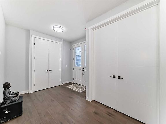 3rd image of 2 N Chelsea Bay
