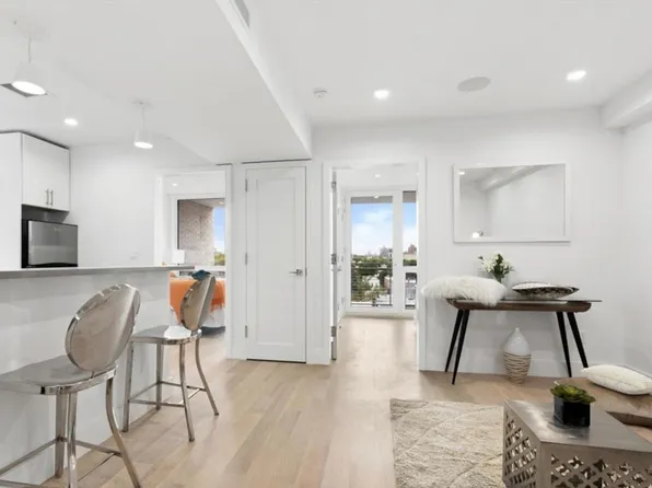 14-23 Broadway #3R, Astoria, NY 11106