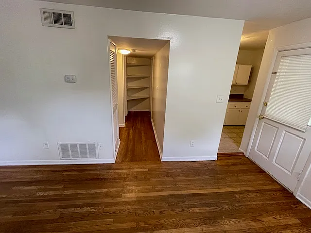 44 Delta Place - 02 — Photo 3