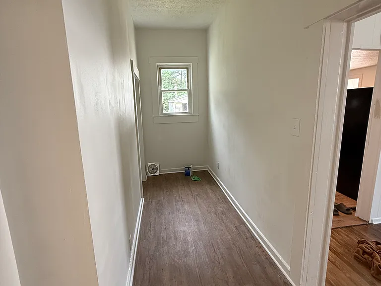 304 E Main St — Photo 9