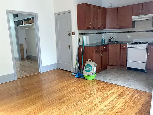 Rented by Capri Jet Realty Corp | media 4