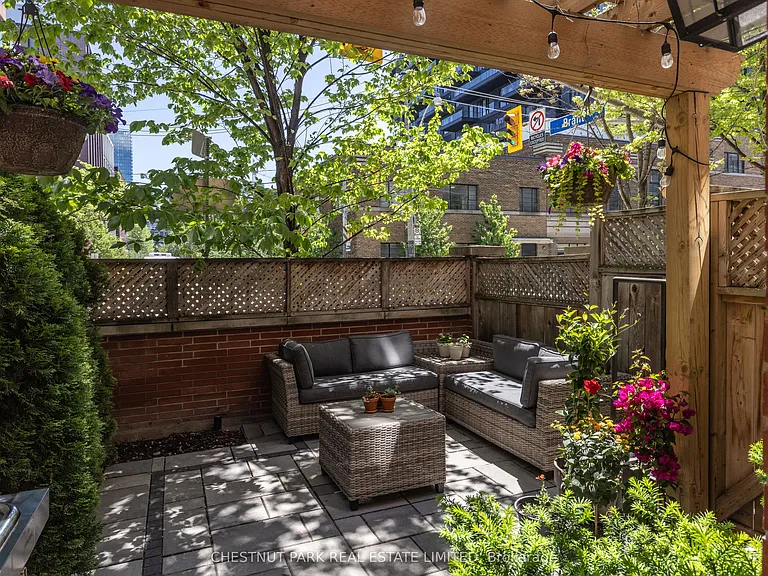 500 Richmond St W #101 — Photo 8