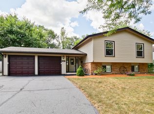 385 Dartmoor Dr, Crystal Lake, IL 60014