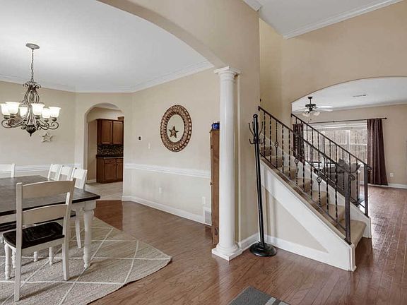 3rd image of 9298 Laurel Hill Dr