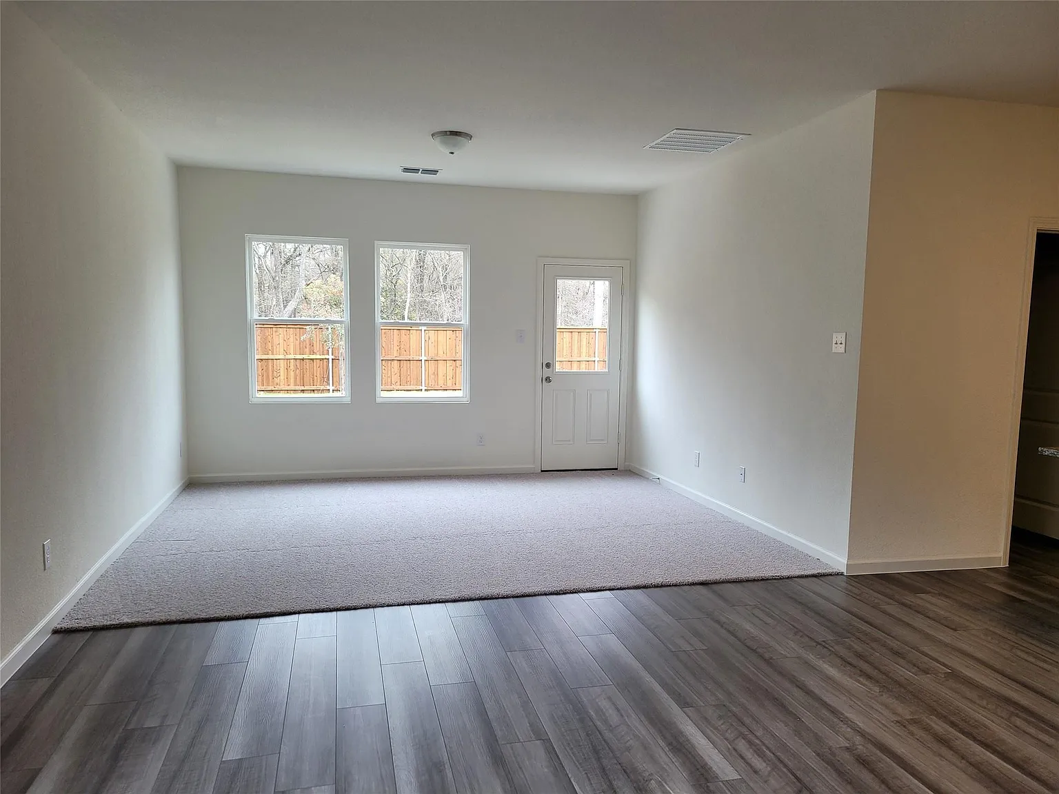 3 bed, 1459 sqft, $1,800 — Photo 1