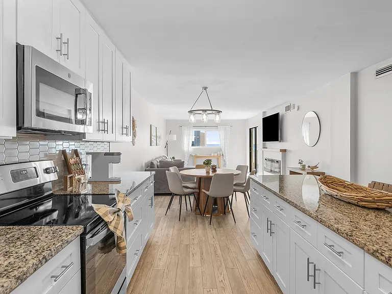 5801 Thomas Dr #824 — Photo 8