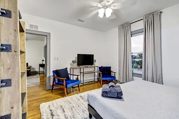 136 Phelps St — Photo 9