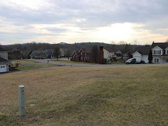 3rd image of 107 Vista Rdg