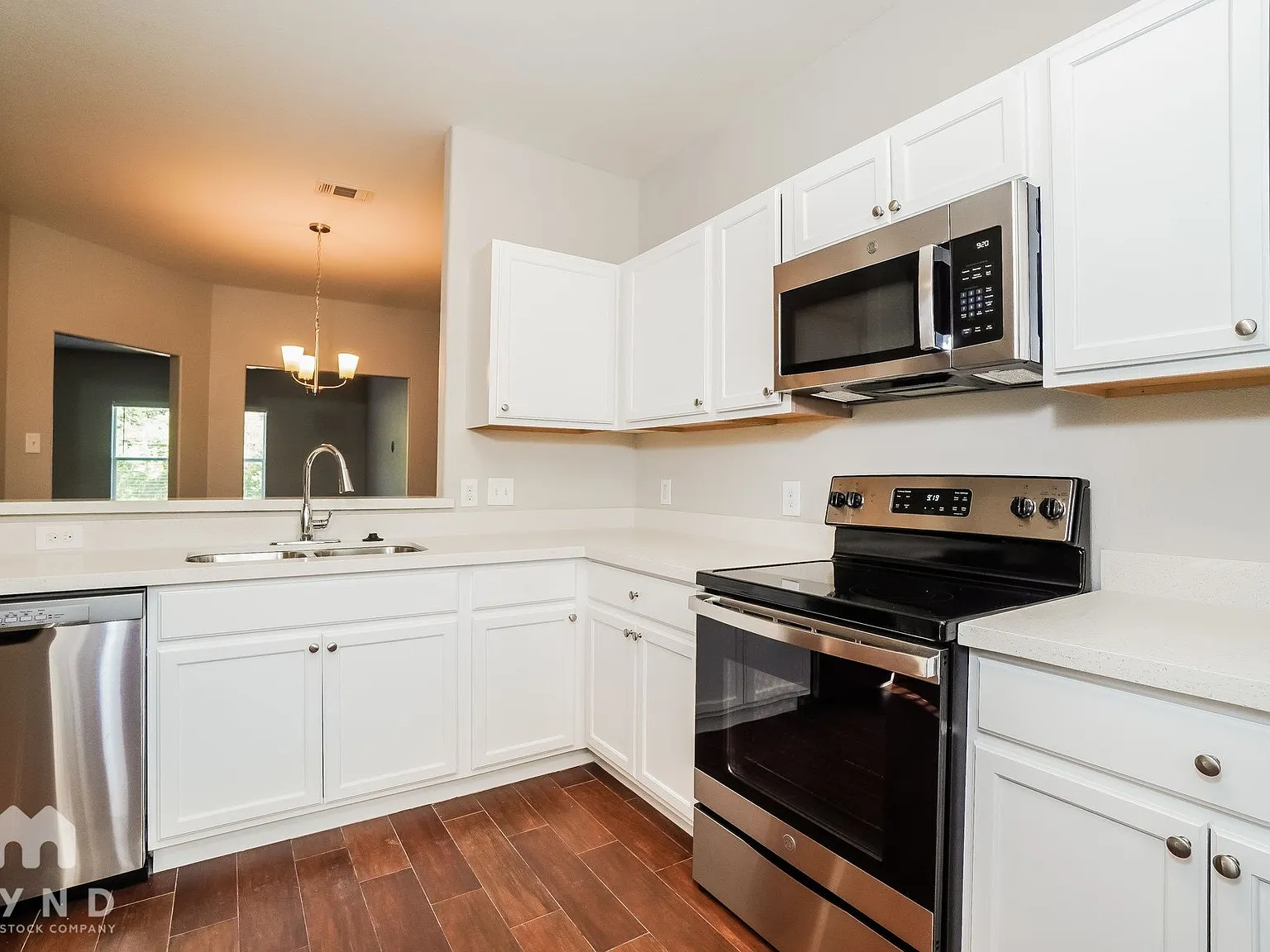 4 bed, 2.5 bath, 2593 sqft, $2,465 — Photo 3