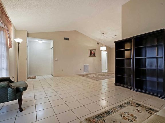 5th image of 6139 Olivewood Cir