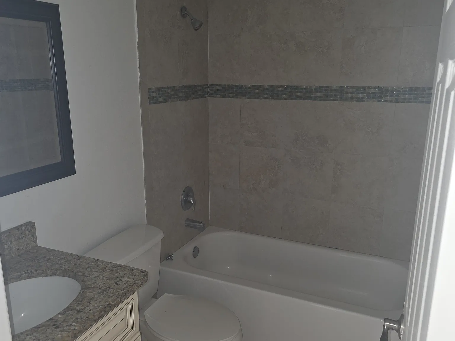 2 bed, 860 sqft, $1,750 — Photo 2