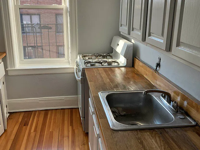 28-05 37th St #4G — Photo 2