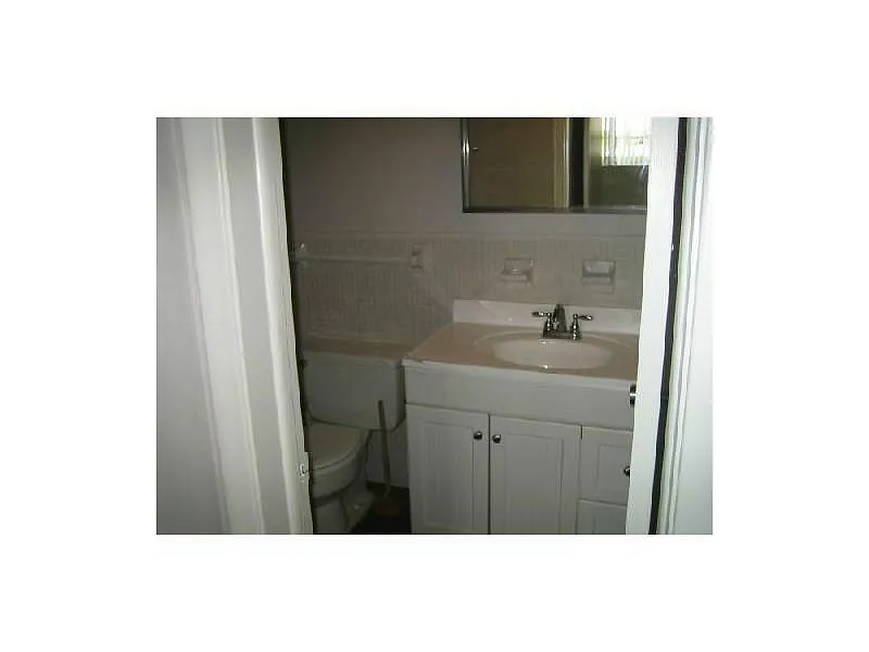 Building Photo - 1851 NE 62nd St #607