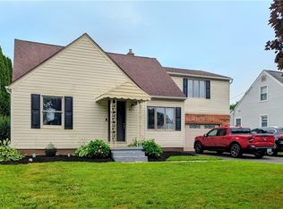 927 Pioneer Dr, North Tonawanda, NY 14120