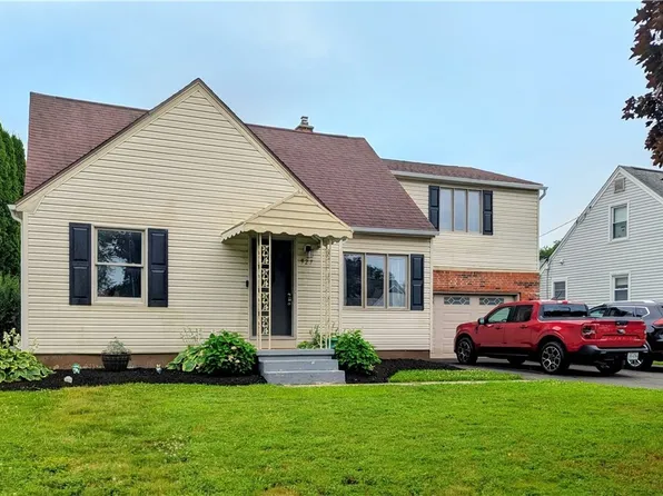 927 Pioneer Dr, North Tonawanda, NY 14120