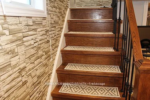 376 Dwight Ave — Photo 23