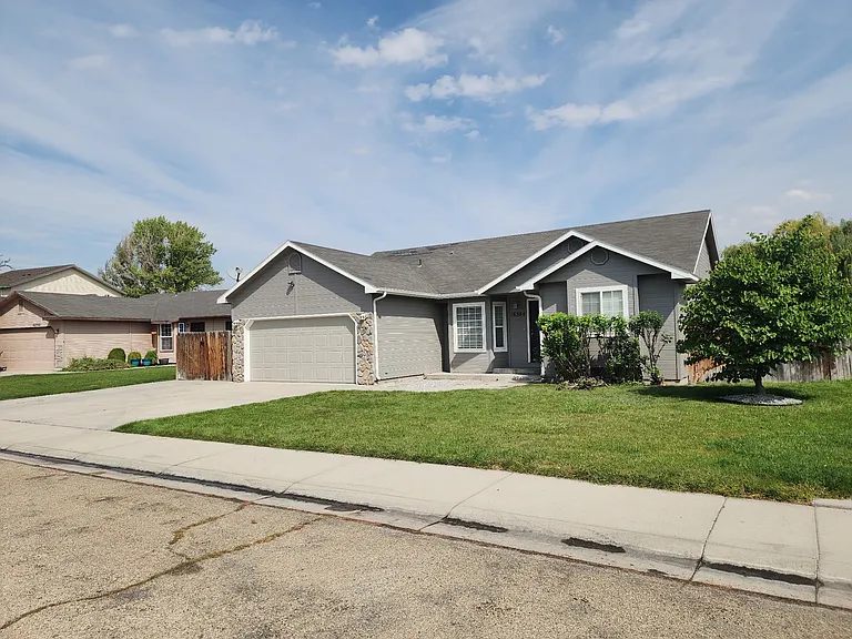 16384 Rainbow Dr — Photo 2