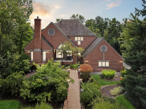 1189 Lone Pine Woods Dr, Bloomfield Hills, MI 48302