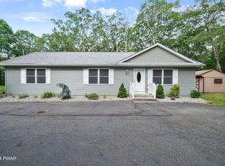 107 Rockhill Ct, Milford, PA 18337