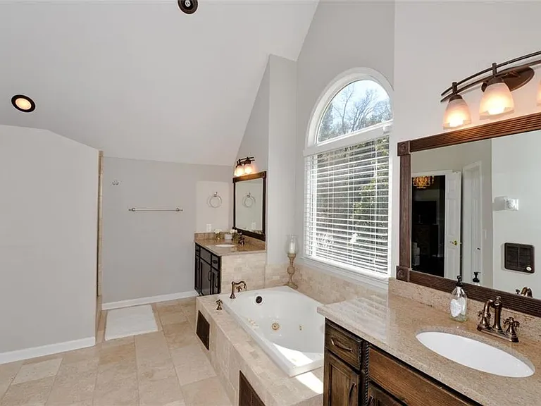 310 Windsor Gate Cv — Photo 41