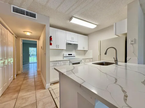 1830 W Meadows Circle #1830, Boynton Beach, FL 33436