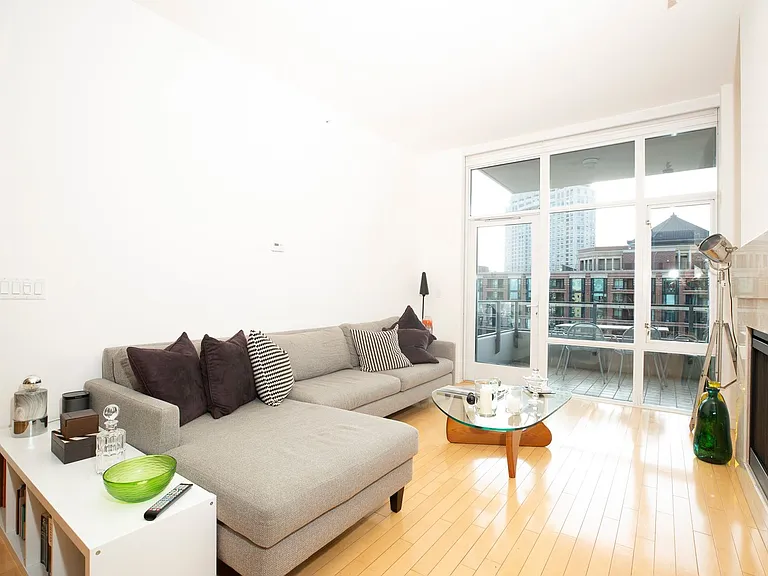550 Front St #907 — Photo 3