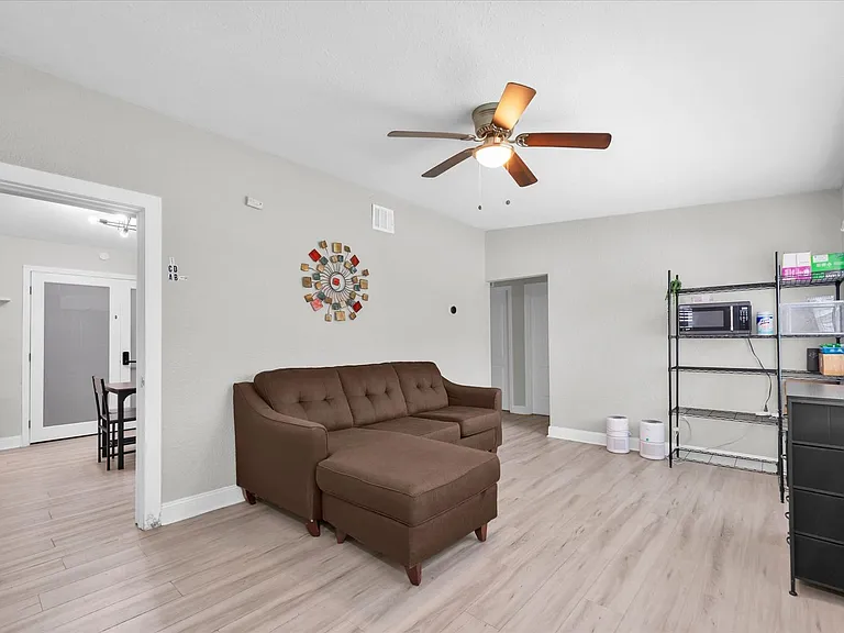1349 Woodbine St — Photo 10