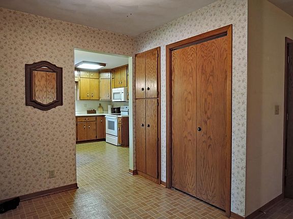 4th image of 610 Carlanna Pl