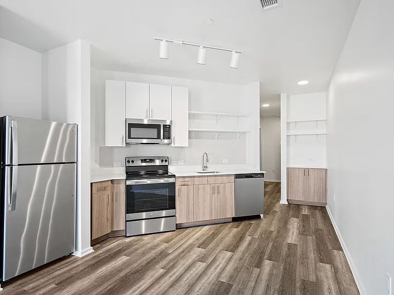 River House Apartments — Photo 33