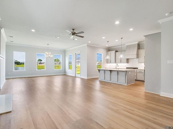 4th image of 10460 Highpoint Dr