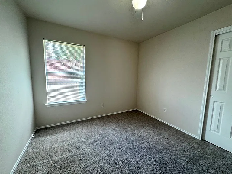 113 Salado Dr — Photo 31