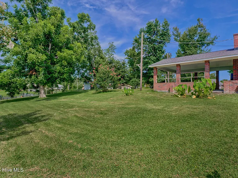 665 Hughes Rd — Photo 28