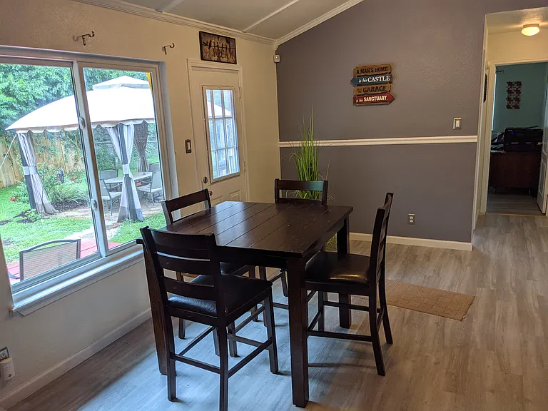 1702 Cherry Orchard Dr — Photo 2