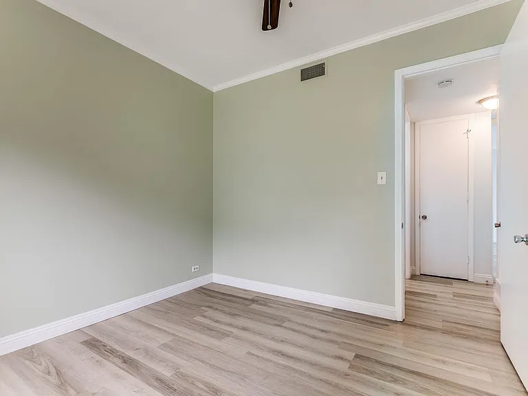 7709 Broadway #113 — Photo 21