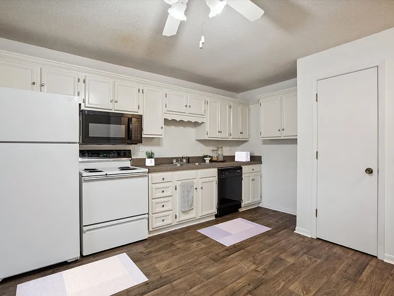 Two Bedroom B - 2 Bed / 1 Bath - 1,000 Sq.Ft.