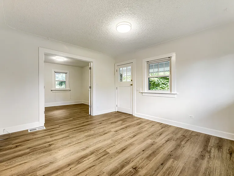 2727 Perry St — Photo 8