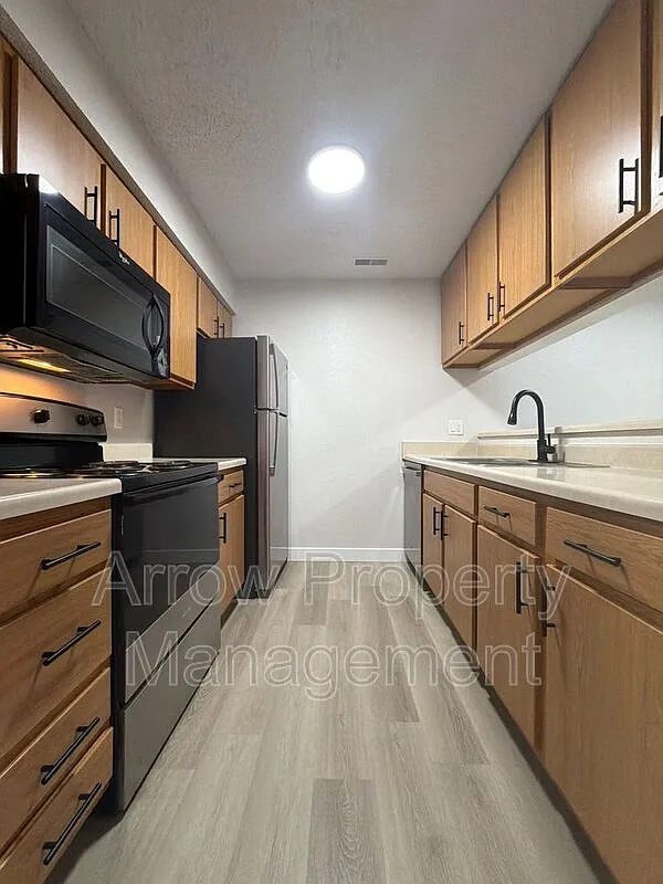 2 bed, 2.0 bath, 1035 sqft, $1,075 — Photo 1