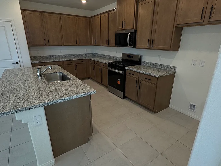 92 Hornbeck Ln — Photo 10