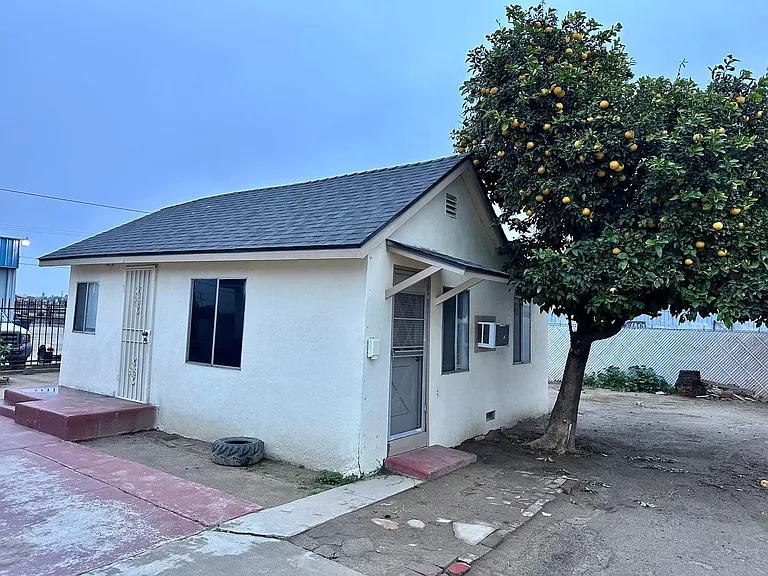 1220 Academy Ave — Photo 1