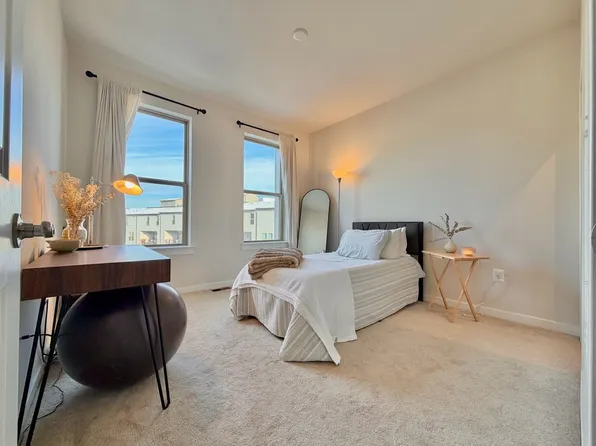 2436 Silver Line Aly, Herndon, VA 20171