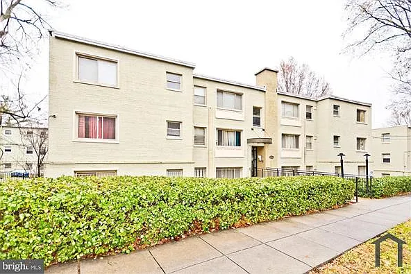 2838 Hartford St SE #201 — Photo 12