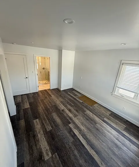420 Merritt Ave #J — Photo 8