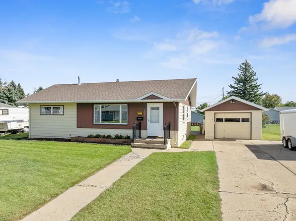1825 5th St SW, Minot, ND 58701
