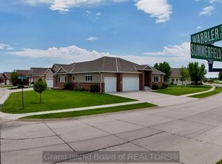 1413 Summerfield Ave, Grand Island, NE 68803