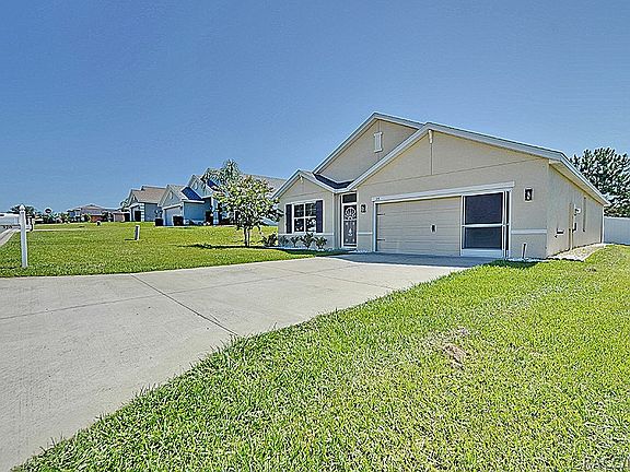 2nd image of 320 W Runyon Loop